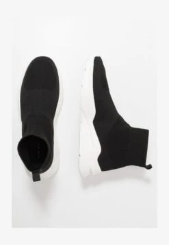 Pier One Sneaker High - Black/white -Pier One 10ccf7ff9f224e04a47124c133fa2a1f