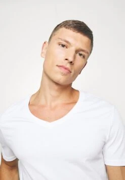 Pier One 2 PACK - T-Shirt Basic - White -Pier One 2464778c5d314b51b098f8e722d959b0