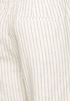 Pier One LINEN BLEND DRAWCORD SHORTS - Shorts - Off-white -Pier One f49c7de0cfa048f4bc002dc26d1abcb2